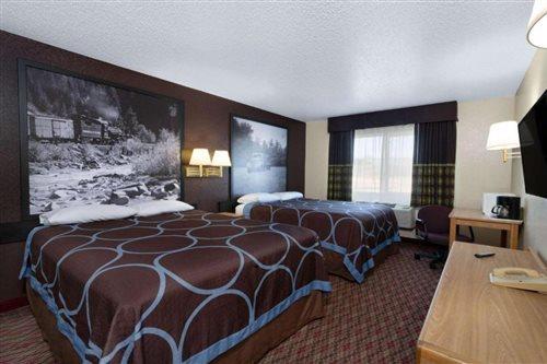 Super 8 By Wyndham Fountain Hotel Екстериор снимка
