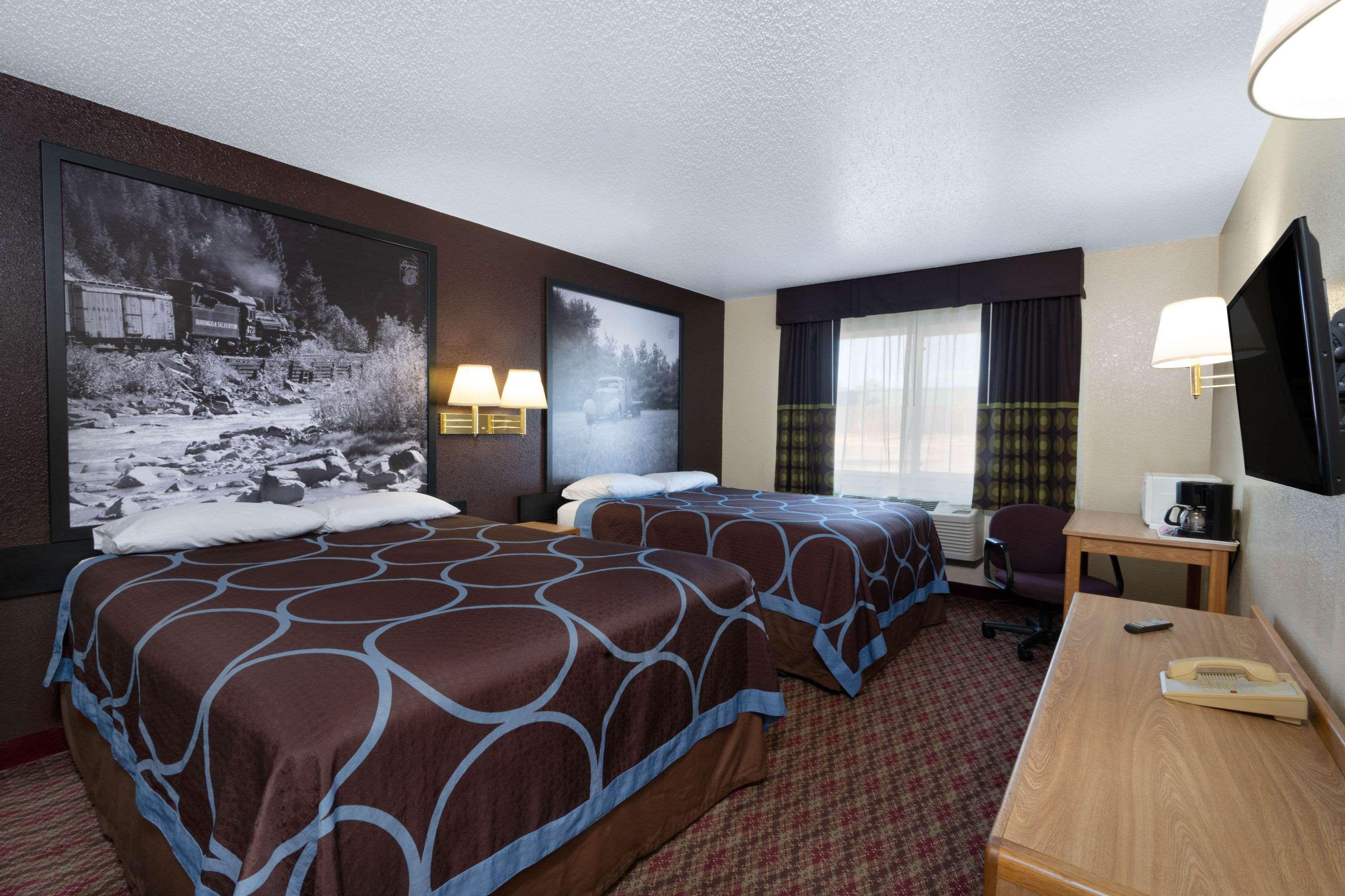Super 8 By Wyndham Fountain Hotel Екстериор снимка