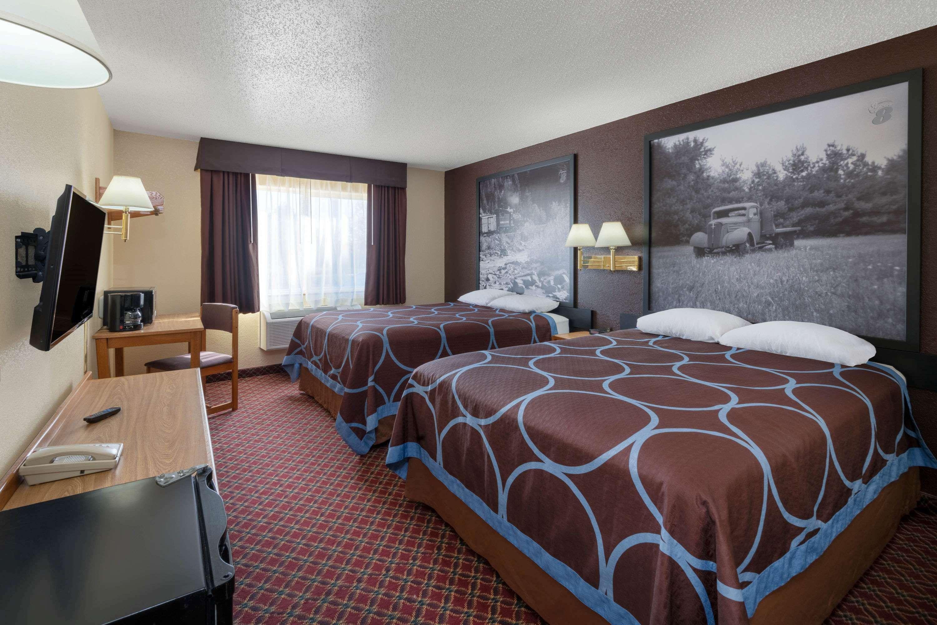 Super 8 By Wyndham Fountain Hotel Екстериор снимка