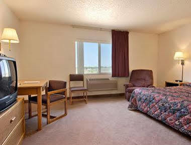 Super 8 By Wyndham Fountain Hotel Екстериор снимка