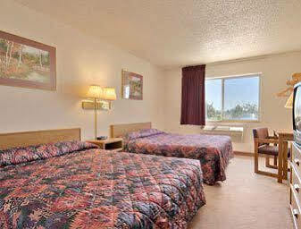 Super 8 By Wyndham Fountain Hotel Екстериор снимка